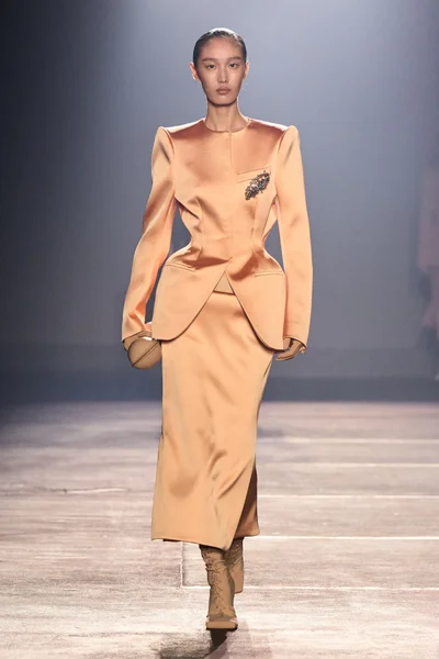 Look 10